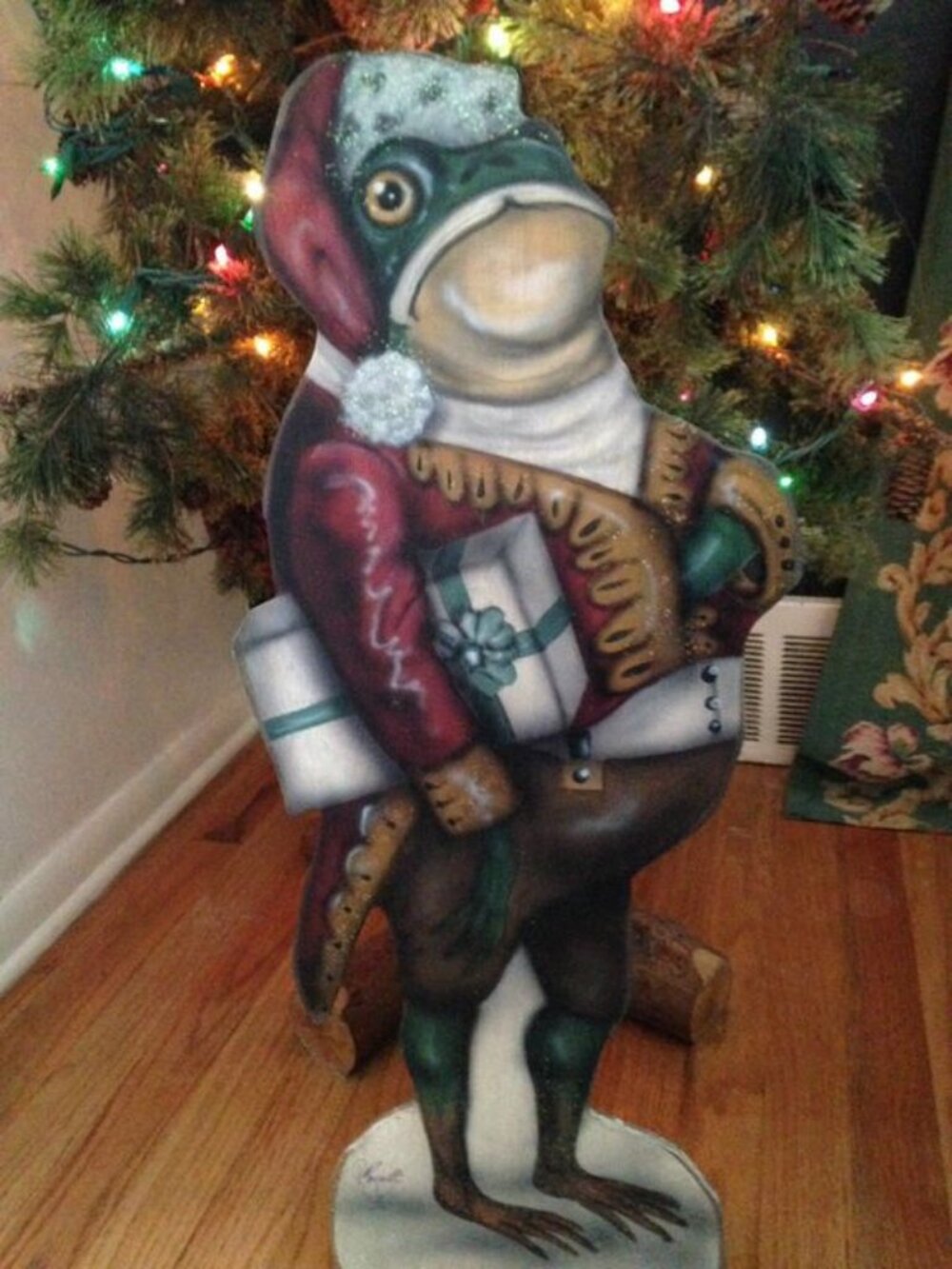 Mark Roberts - Christmas Santa Frog- 27"H x 7"D x 12"W - Picture 3 of 6